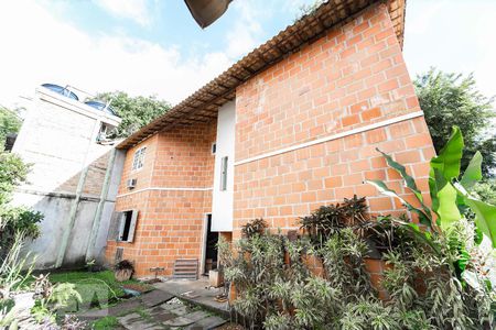 Casa de condomínio à venda com 175m², 3 quartos e 1 vagaFachada