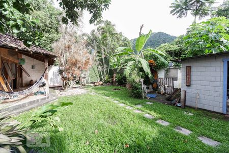 Casa de condomínio à venda com 175m², 3 quartos e 1 vagaJardim