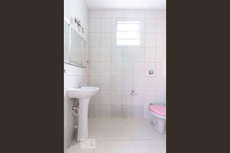 Banheiro  de casa para alugar com 2 quartos, 104m² em Chácara Santo Antônio (zona Leste), São Paulo