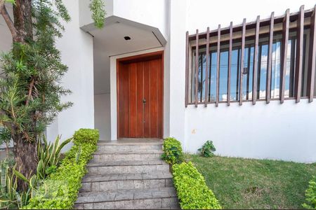 Casa à venda com 300m², 4 quartos e 3 vagas Casa à venda com 300m², 4 quartos e 3 vagasEntrada porta social