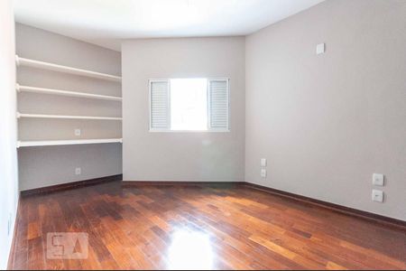 Casa à venda com 300m², 4 quartos e 3 vagas Casa à venda com 300m², 4 quartos e 3 vagasQuarto 1