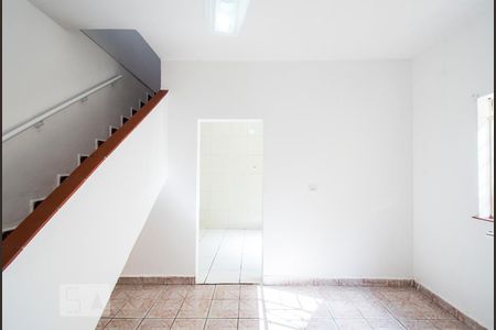 Sala de casa de condomínio para alugar com 2 quartos, 80m² em Jardim Maria Estela, São Paulo