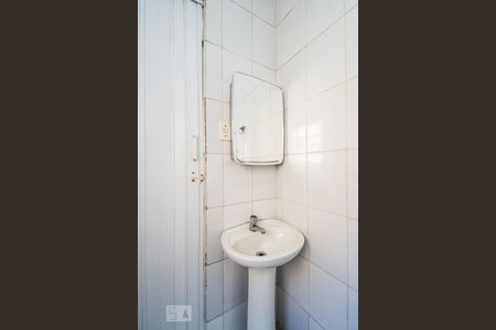 Banheiro de casa de condomínio para alugar com 2 quartos, 80m² em Jardim Maria Estela, São Paulo