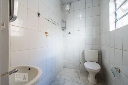 Banheiro de casa de condomínio para alugar com 2 quartos, 80m² em Jardim Maria Estela, São Paulo
