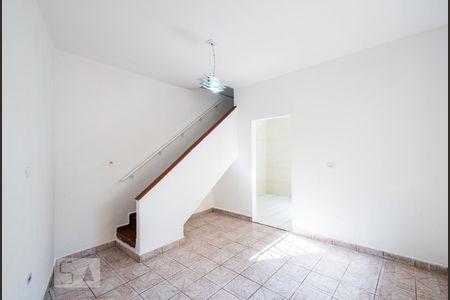 Sala de casa de condomínio para alugar com 2 quartos, 80m² em Jardim Maria Estela, São Paulo