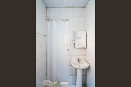 Banheiro de casa de condomínio para alugar com 2 quartos, 80m² em Jardim Maria Estela, São Paulo