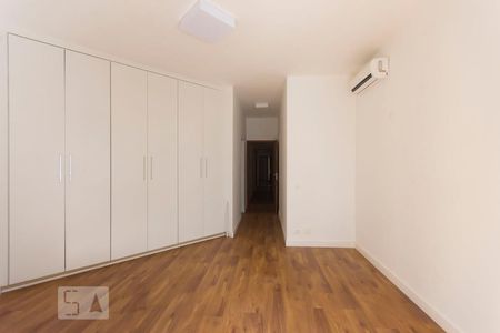 Apartamento à venda com 244m², 3 quartos e 3 vagas