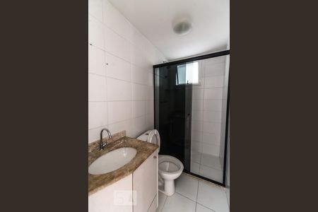 Banheiro de apartamento à venda com 3 quartos, 66m² em Guaiaúna, São Paulo