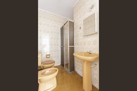 Banheiro de apartamento para alugar com 1 quarto, 42m² em Passo da Areia, Porto Alegre