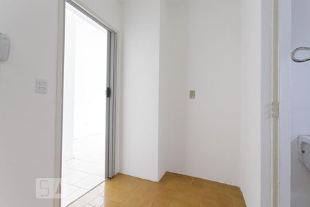 Cozinha de apartamento para alugar com 1 quarto, 42m² em Passo da Areia, Porto Alegre