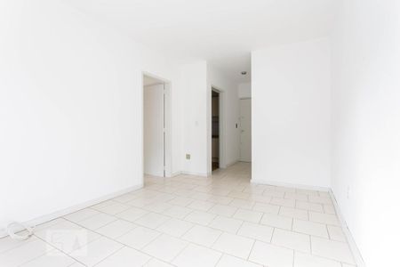 Sala de apartamento para alugar com 1 quarto, 42m² em Passo da Areia, Porto Alegre