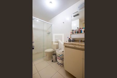 Banheiro de apartamento à venda com 1 quarto, 47m² em Cerqueira César, São Paulo