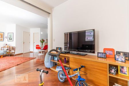 Sala de TV de apartamento à venda com 2 quartos, 96m² em Pinheiros, São Paulo