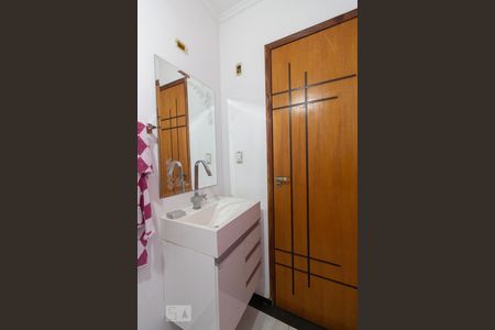 Casa à venda com 250m², 3 quartos e sem vagaLavabo