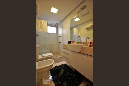 Apartamento à venda com 136m², 3 quartos e 3 vagasBanheiro da suíte