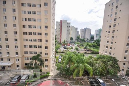 Cozinha e Área de Serviço de apartamento para alugar com 2 quartos, 54m² em Jacarepaguá, Rio de Janeiro