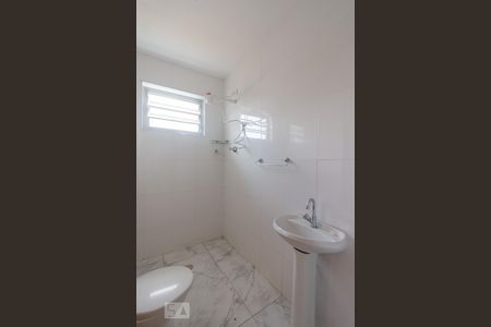 Banheiro de casa à venda com 2 quartos, 55m² em Vila Guarani, Santo André