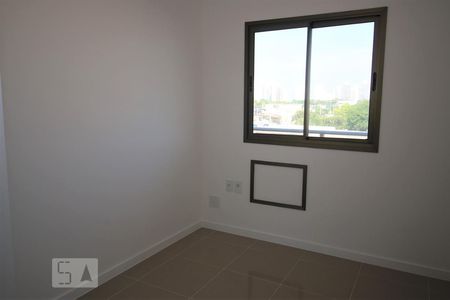 Quarto de apartamento à venda com 2 quartos, 70m² em Curicica - Jacarepaguá, Rio de Janeiro
