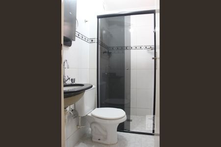 Banheiro social de apartamento à venda com 2 quartos, 44m² em Heliópolis, Belo Horizonte