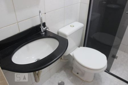 Banheiro social de apartamento à venda com 2 quartos, 44m² em Heliópolis, Belo Horizonte