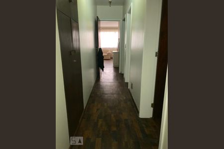 Corredor de apartamento para alugar com 3 quartos, 108m² em Floresta, Porto Alegre