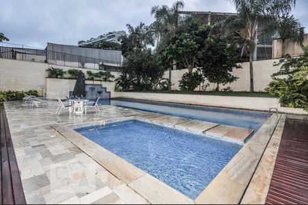 Apartamento à venda com 68m², 2 quartos e 1 vagaPiscina