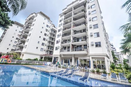 Apartamento à venda com 68m², 2 quartos e 1 vagaPiscina e Fachada
