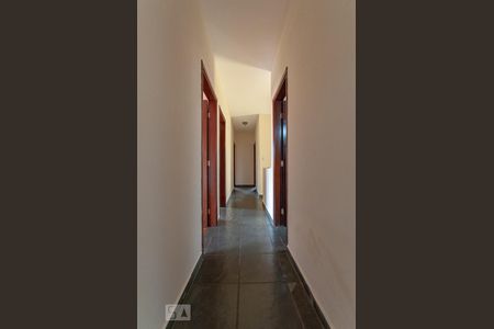 Casa para alugar com 350m², 5 quartos e sem vaga Casa para alugar com 350m², 5 quartos e sem vagaCorredor superior