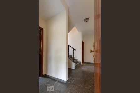 Casa para alugar com 350m², 5 quartos e sem vaga Casa para alugar com 350m², 5 quartos e sem vagaAcesso salas, escada e lavabo