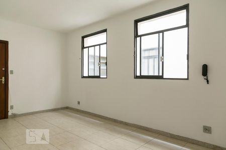 Sala de apartamento para alugar com 3 quartos, 84m² em Floresta, Belo Horizonte