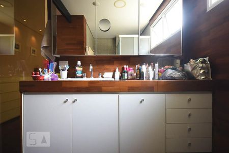 Apartamento para alugar com 256m², 3 quartos e 4 vagas Apartamento para alugar com 256m², 3 quartos e 4 vagasBanheiro suíte 3