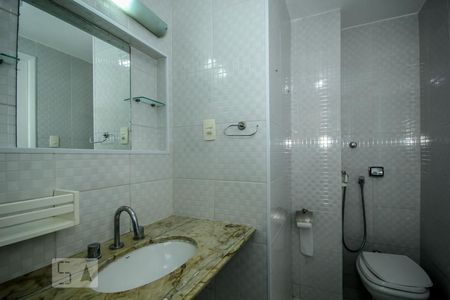 Banheiro de apartamento à venda com 3 quartos, 140m² em Leme, Rio de Janeiro