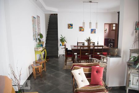 Casa à venda com 180m², 3 quartos e 4 vagasSala