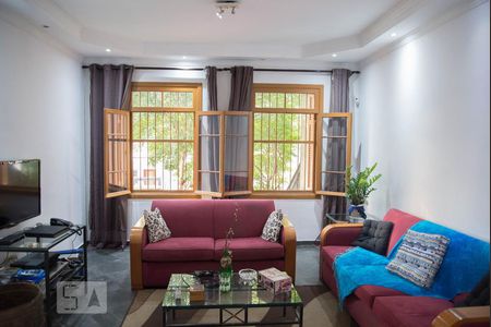 Casa à venda com 180m², 3 quartos e 4 vagasSala