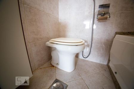 Apartamento à venda com 135m², 4 quartos e 1 vagaBanheiro da suíte 