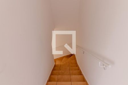 Casa à venda com 80m², 2 quartos e 1 vaga Casa à venda com 80m², 2 quartos e 1 vagaEscadas