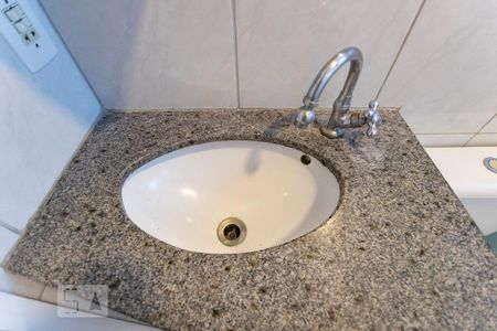 Banheiro Social  de apartamento para alugar com 2 quartos, 49m² em Vila Angélica, Jundiaí
