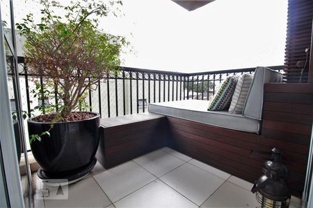 Varanda de apartamento para alugar com 3 quartos, 150m² em Vila Sônia, São Paulo
