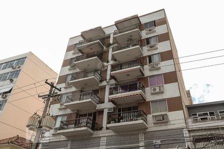 Apartamento à venda com 80m², 2 quartos e 1 vaga Apartamento à venda com 80m², 2 quartos e 1 vagaFachada