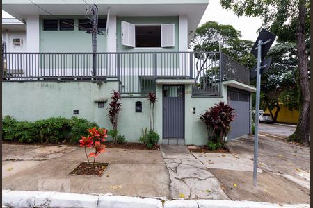 Casa à venda com 146m², 3 quartos e 2 vagasFachada