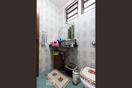 Casa à venda com 146m², 3 quartos e 2 vagasBanheiro social