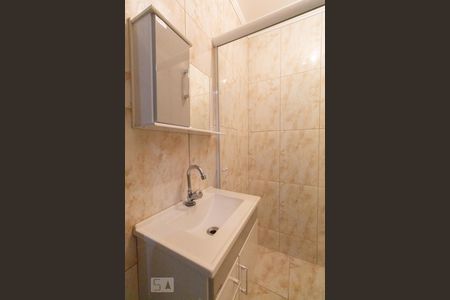 Banheiro de casa para alugar com 1 quarto, 35m² em Vila Ema, São Paulo