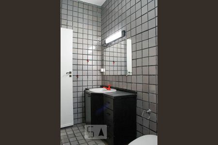 Casa para alugar com 83m², 2 quartos e 2 vagas Casa para alugar com 83m², 2 quartos e 2 vagasBANHEIRO