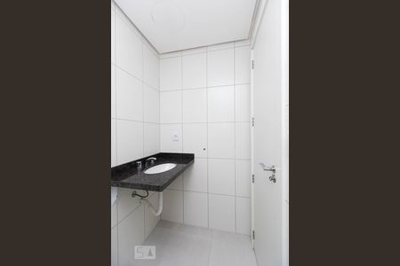 Banheiro social de apartamento para alugar com 2 quartos, 70m² em Partenon, Porto Alegre