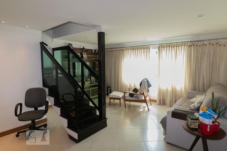 Sala de casa à venda com 4 quartos, 250m² em Jardim Picolo, São Paulo