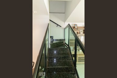 Escada de casa à venda com 4 quartos, 250m² em Jardim Picolo, São Paulo
