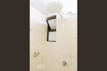 Banheiro de apartamento para alugar com 1 quarto, 40m² em Água Verde, Curitiba