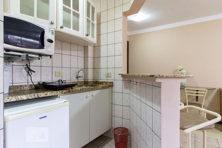 Cozinha de apartamento para alugar com 1 quarto, 40m² em Água Verde, Curitiba