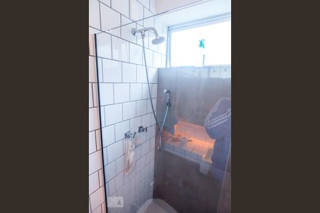 Banheiro de apartamento à venda com 1 quarto, 47m² em Petrópolis, Porto Alegre