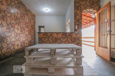 Sala de casa à venda com 2 quartos, 300m² em Santo André, Belo Horizonte